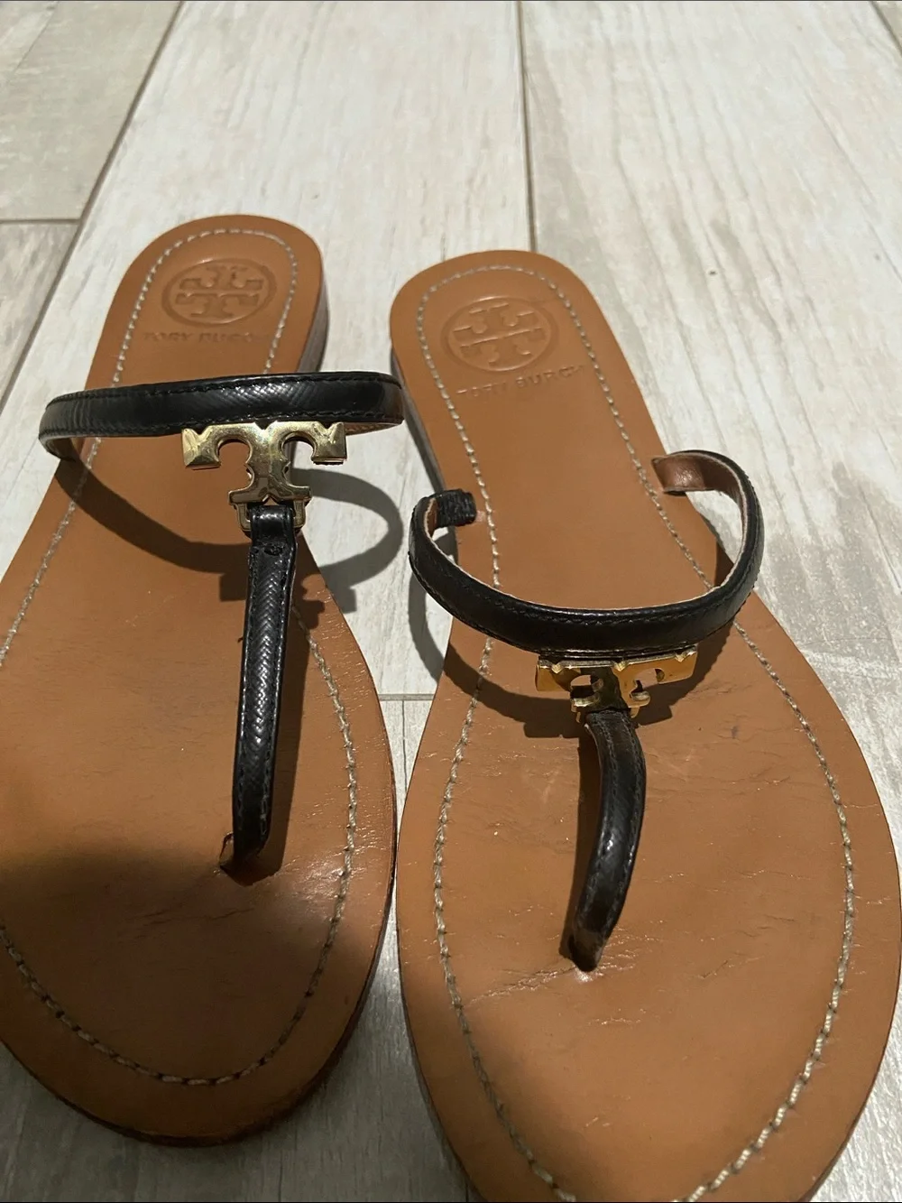 Tory Burch Black and Tan Leather T-strap Sandals with Gold Logo - Picture 3 of 3